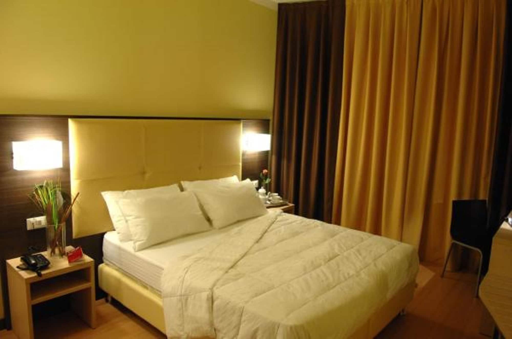 Alveri Hotel 3*