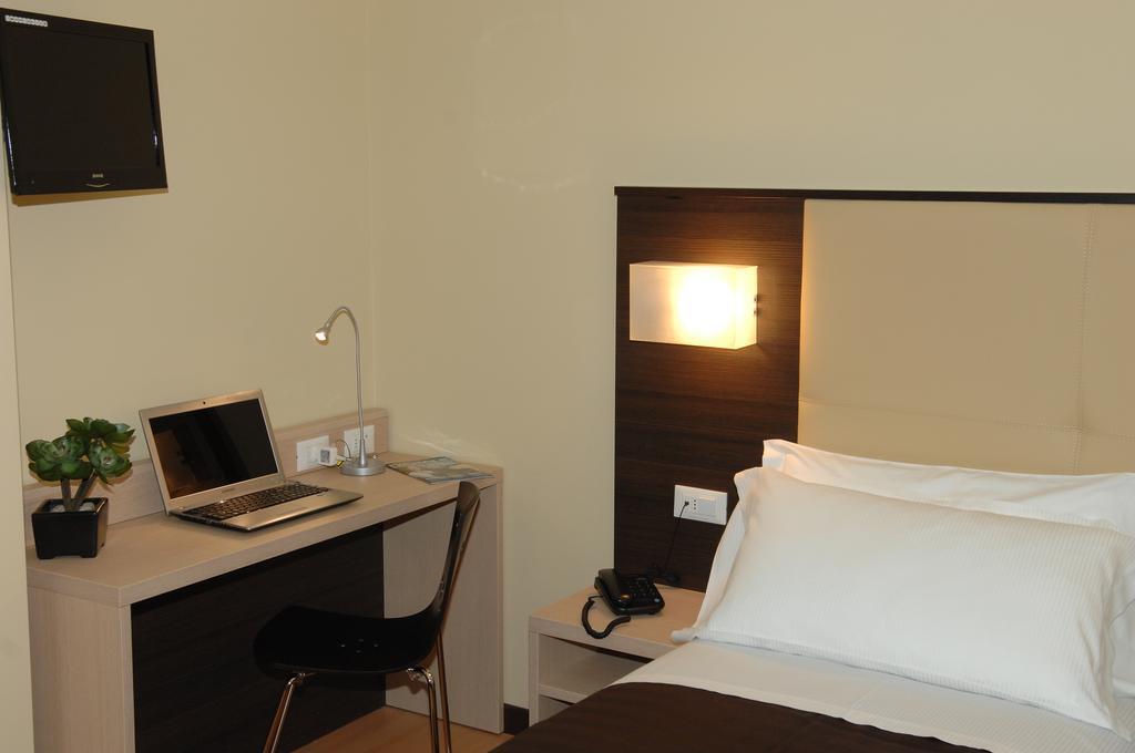 Alveri Hotel